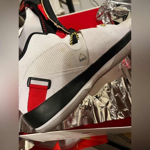 JORDAN XXXIII 12 White Metalic gold black mens 10 main image 14